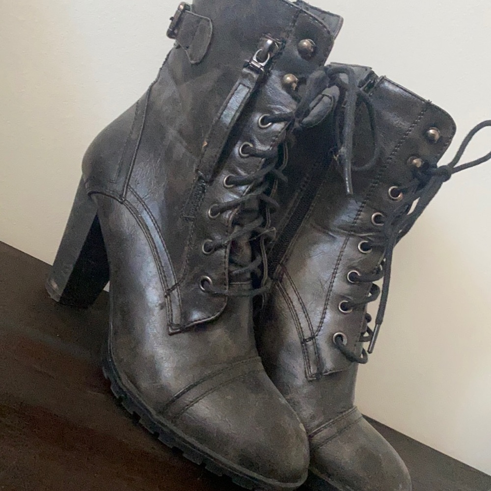 Taxi combat boot